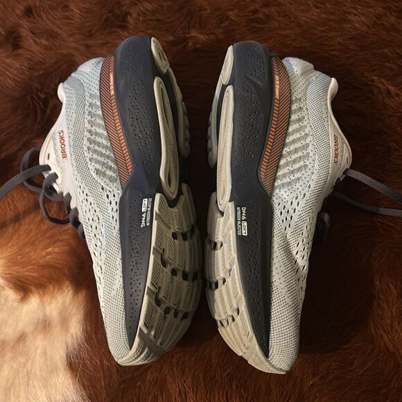 Brooks Adrenaline GTS 24 Sneakers in Mercury/Ebony/Copper Size 6.5/ Like New - Picture 8 of 10